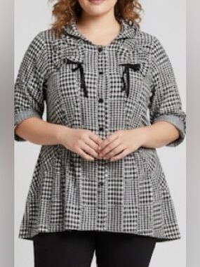 Chic Black &White Checked Jacket 1X with gathered collar and unique buttons